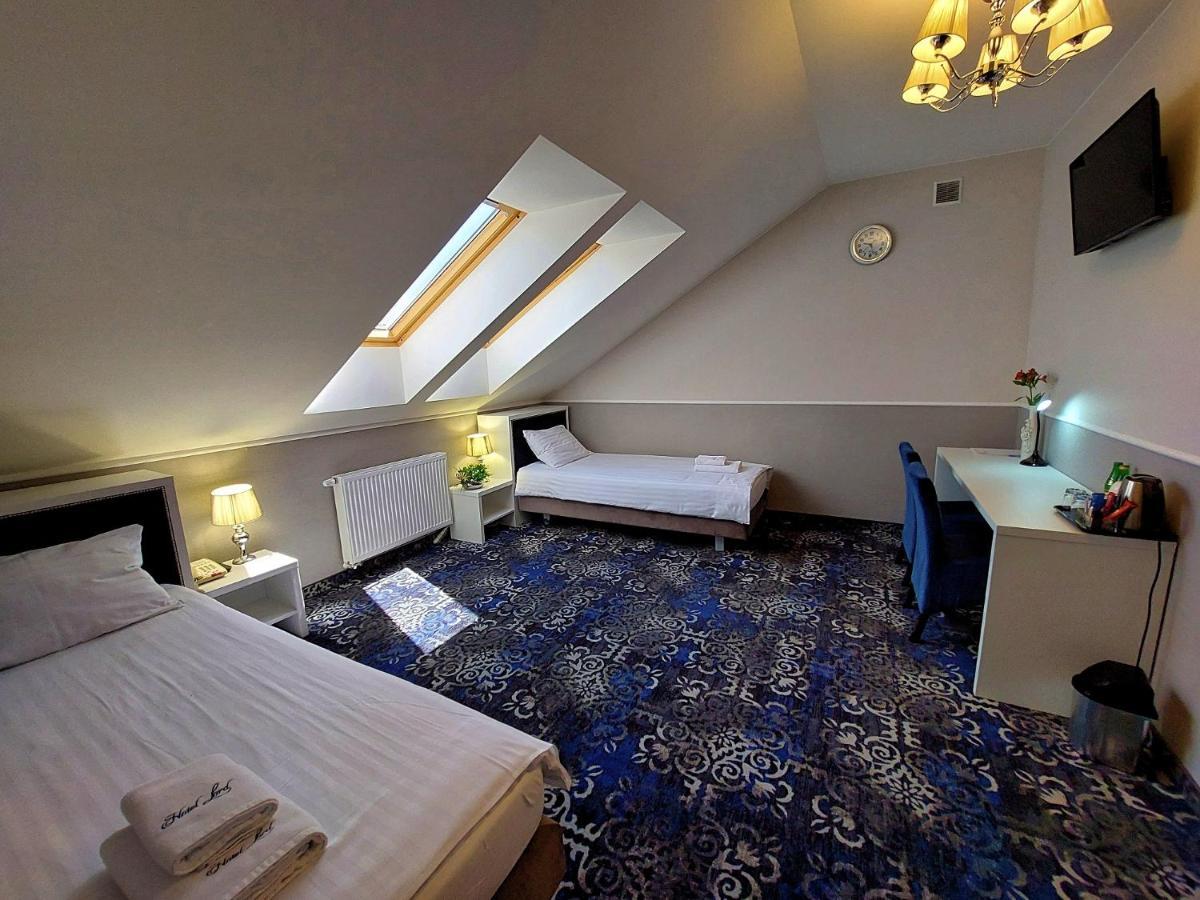 Hotel Lord ラドム エクステリア 写真